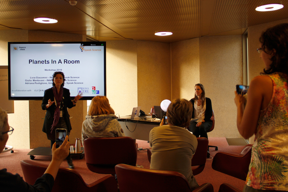 Society Board Member, Livia Giacomini,
gives a training workshop on the ‘Planets
in a Room’ outreach tool